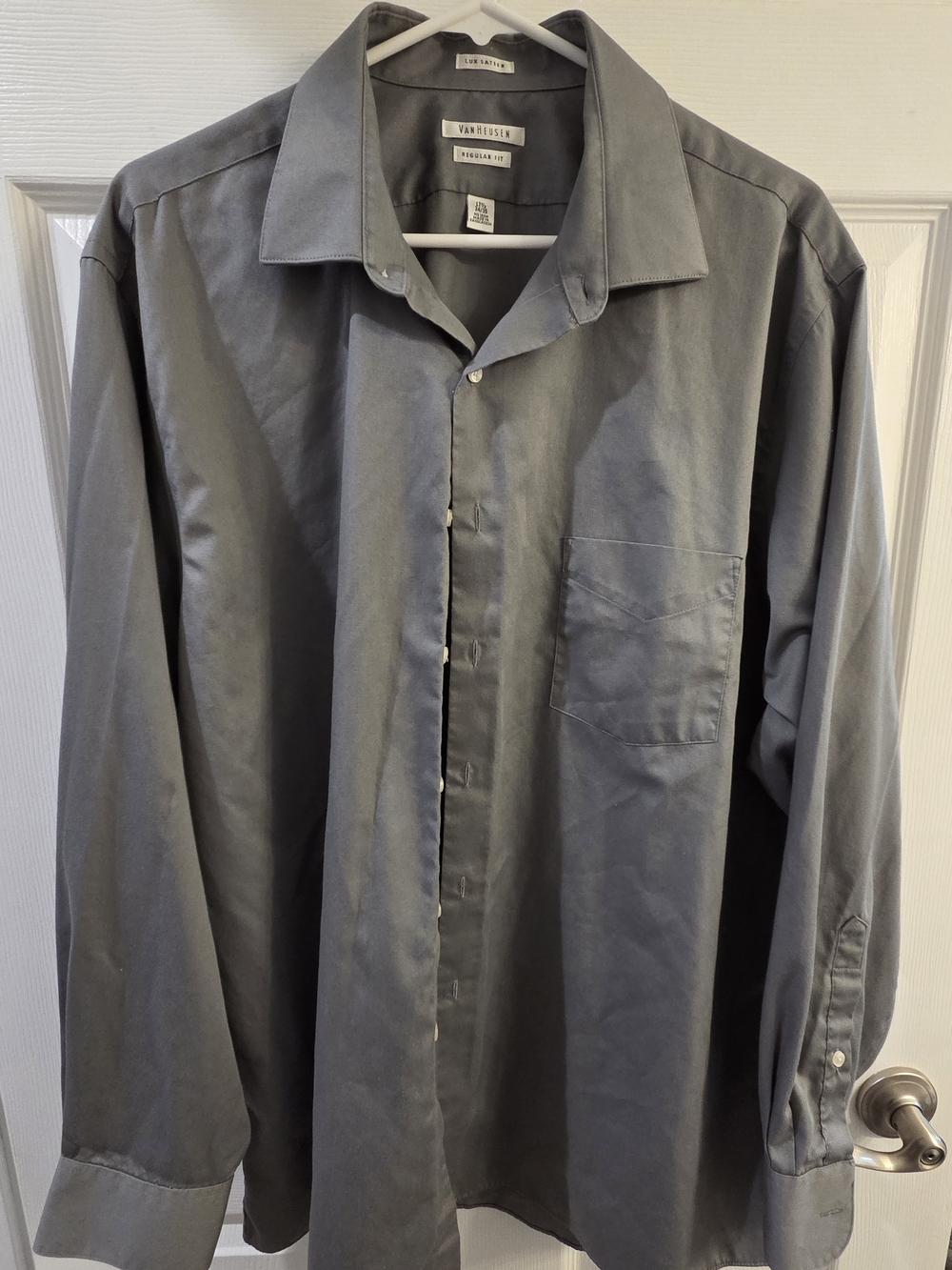 Van Heusen Men's Charcoal Gray Long-Sleeve Dress Shirt